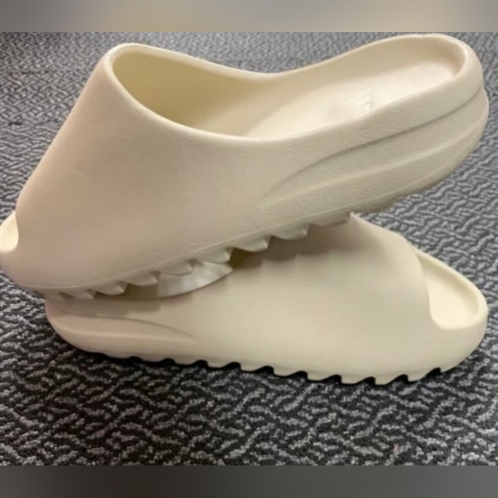 Adidas Yeezy Slide Bone | Size 6 | Brand New (No Box) - Picture 5 of 6
